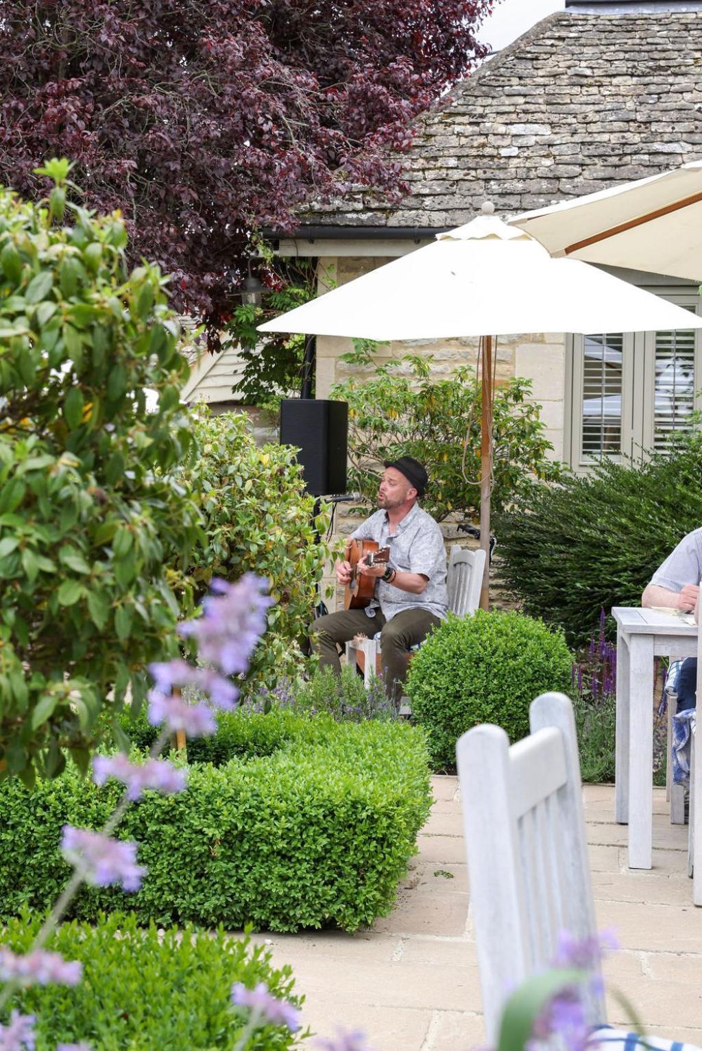 The Three Horseshoes Asthall Esterno foto